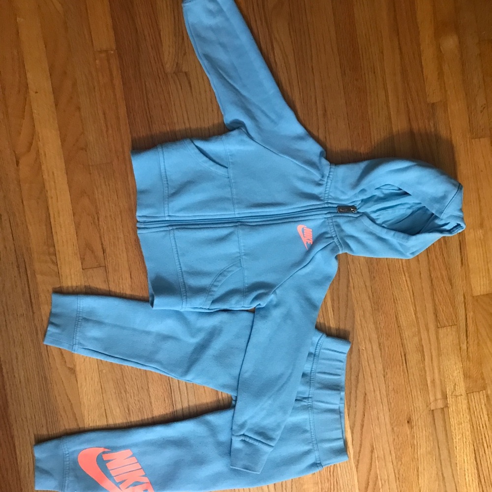 Toddler Girl Nike Sweatsuit 4T